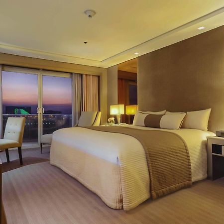 Midas Hotel And Casino Pasay Buitenkant foto
