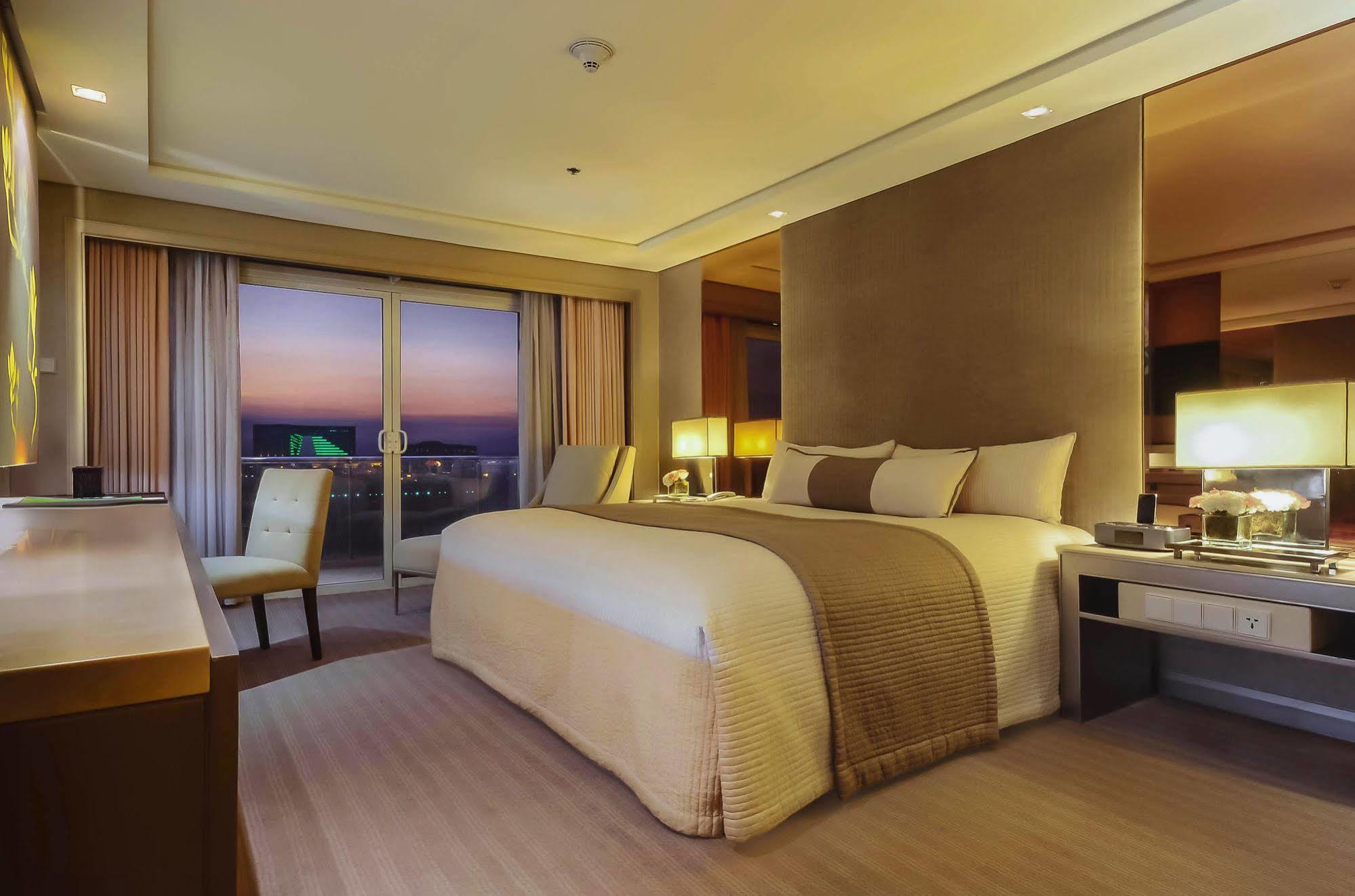 Midas Hotel And Casino Pasay Buitenkant foto